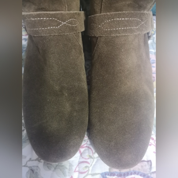 Isabel Marant Gaucho Buckled Boots - Picture 4 of 7